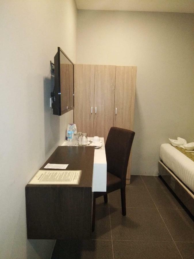 Hotel Costa Brava Tacloban Bagian luar foto